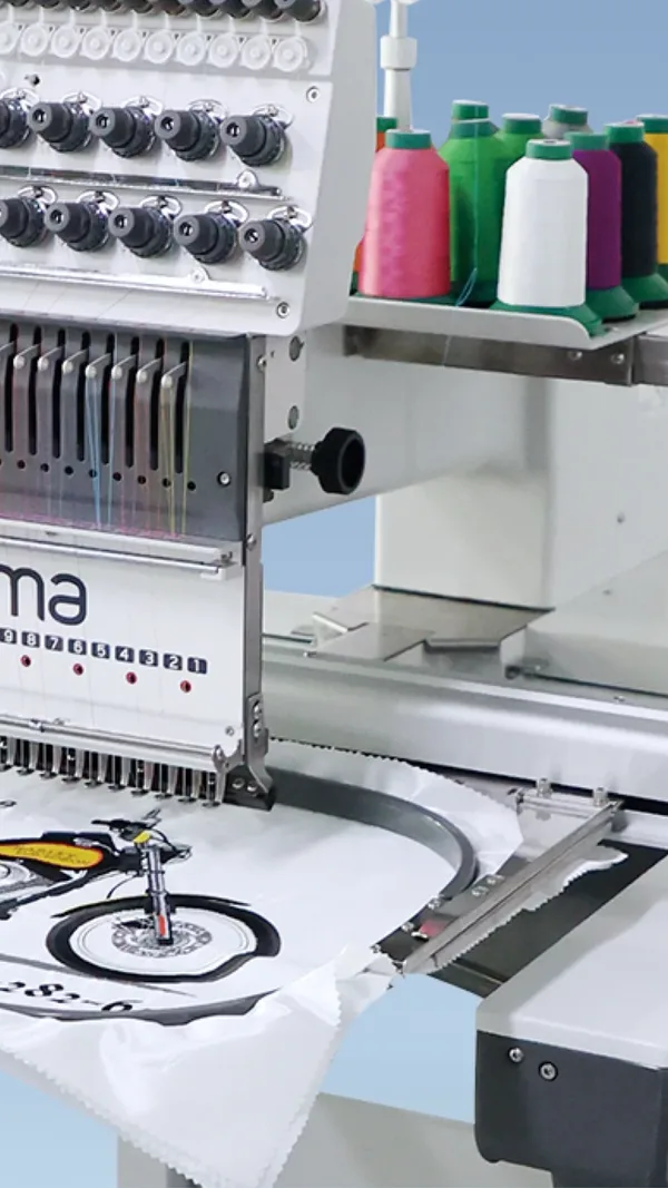 Machine à broder multi-têtes utilisée par OCT-PRO à Metz